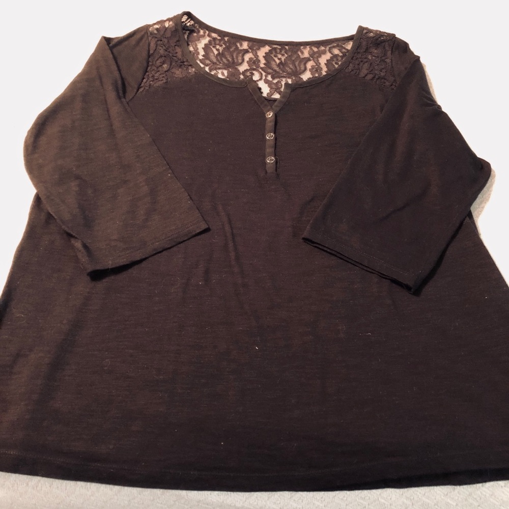 Women’s black 3/4 sleeve t-shirt